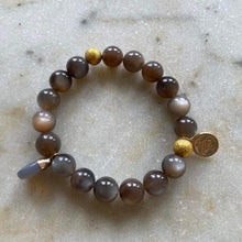 Load image into Gallery viewer, BROWN EXCLUSIVE MOONSTONE - The stones of Feminin Power, 10mm
